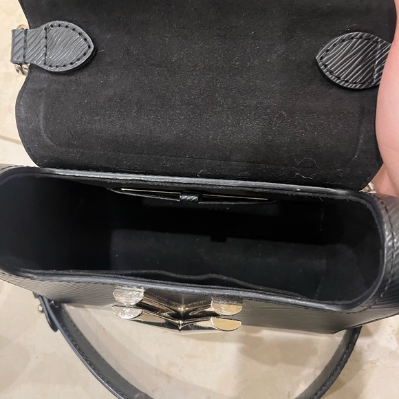 Authentic Louis Vuitton twist PM bag Black - Picture 4 of 4